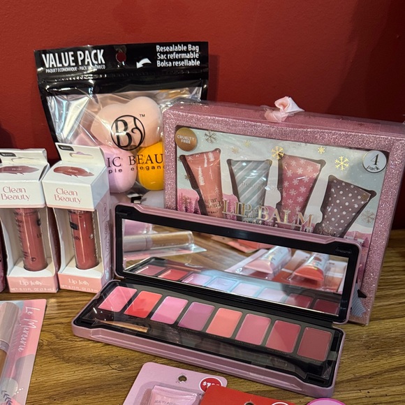 Assorted Makeup Collection $ value - Picture 5 of 8